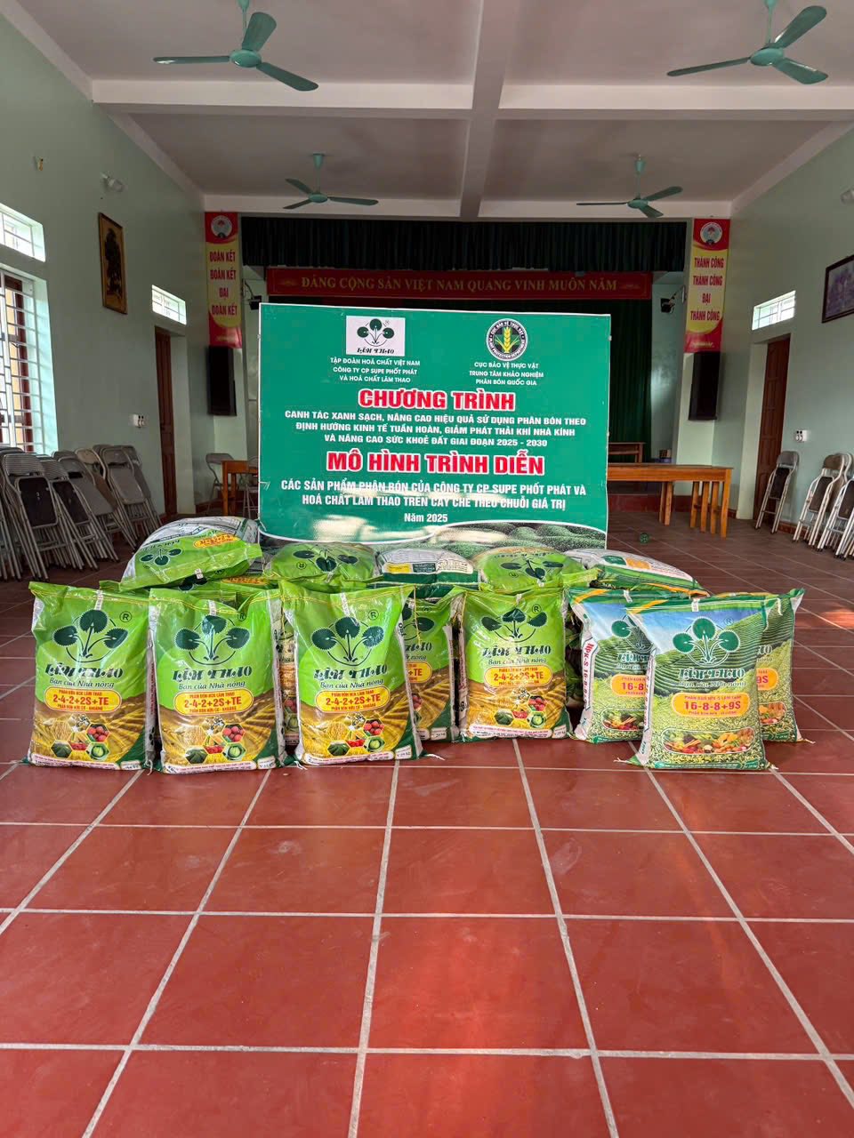 Trung tâm Khảo kiểm nghiệm phân bón Quốc gia thực hiện mô hình trình diễn phân bón trên cây chè