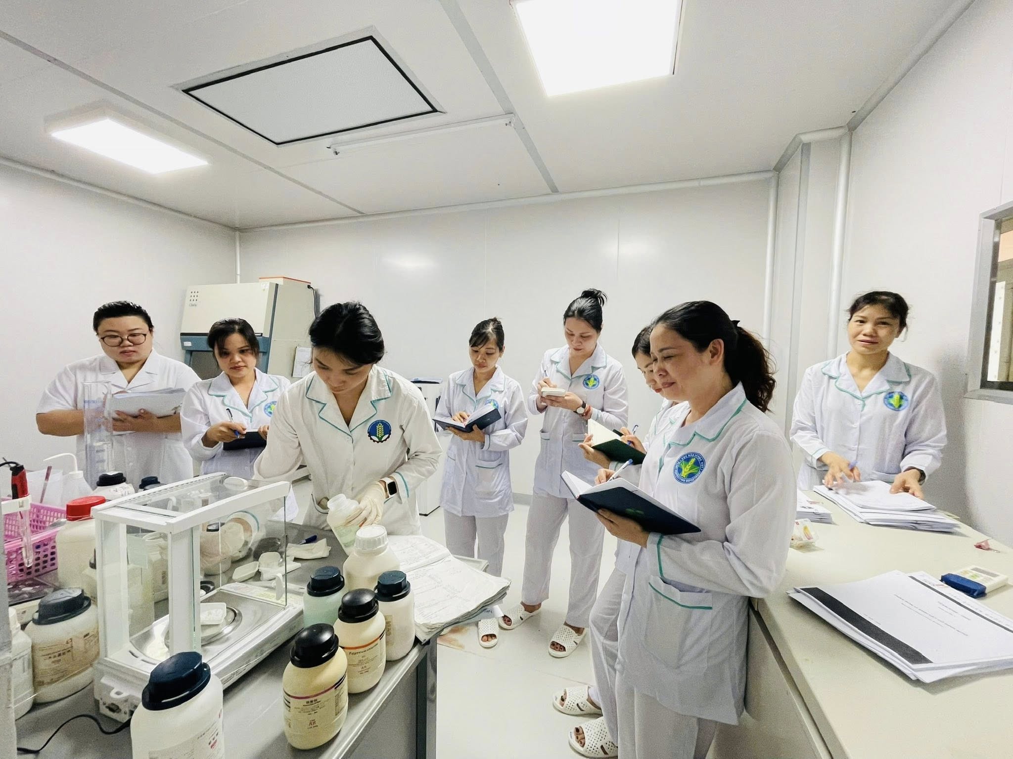 Trung tâm Khảo kiểm nghiệm phân bón Quốc gia đào tạo tay nghề các thử nghiệm viên